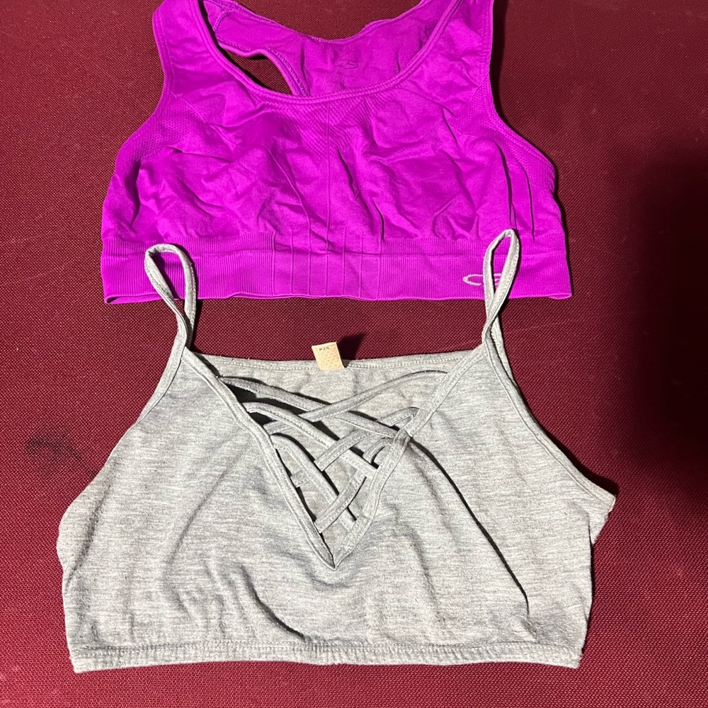 2 gym tops size M used in excellent condition